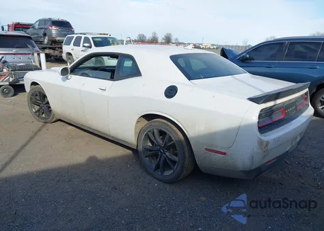 2018 Dodge Challenger Sxt Plus z USA, uszkodzony, nr VIN 2C3CDZAGXJH333048